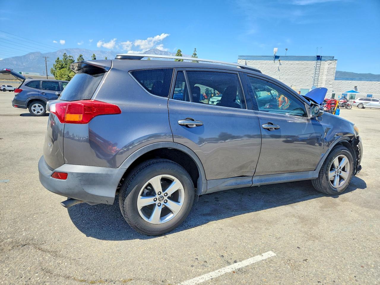 2015 TOYOTA RAV4 XLE photo 7