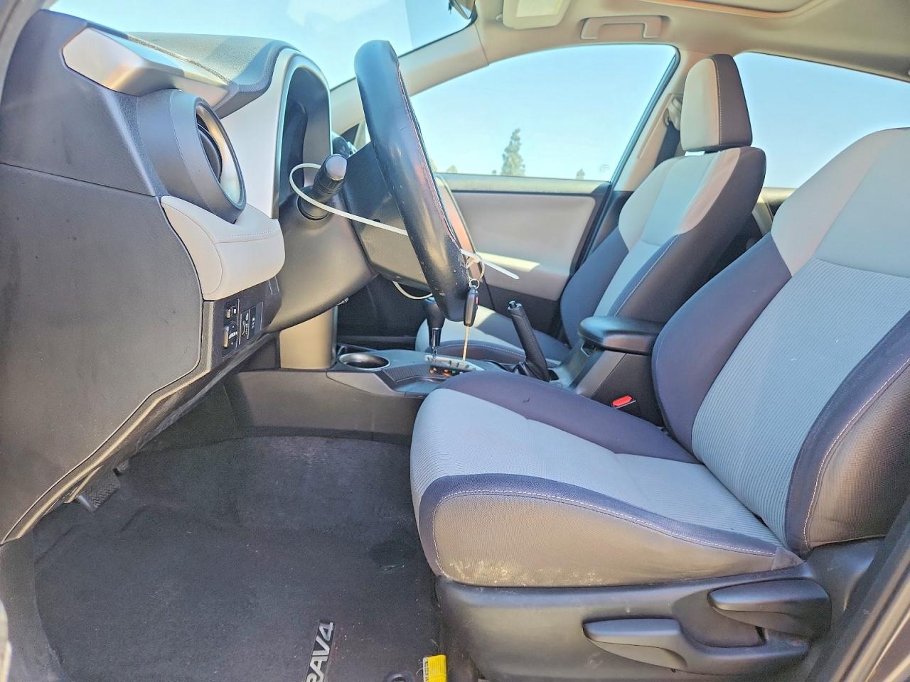 2015 TOYOTA RAV4 XLE photo 19