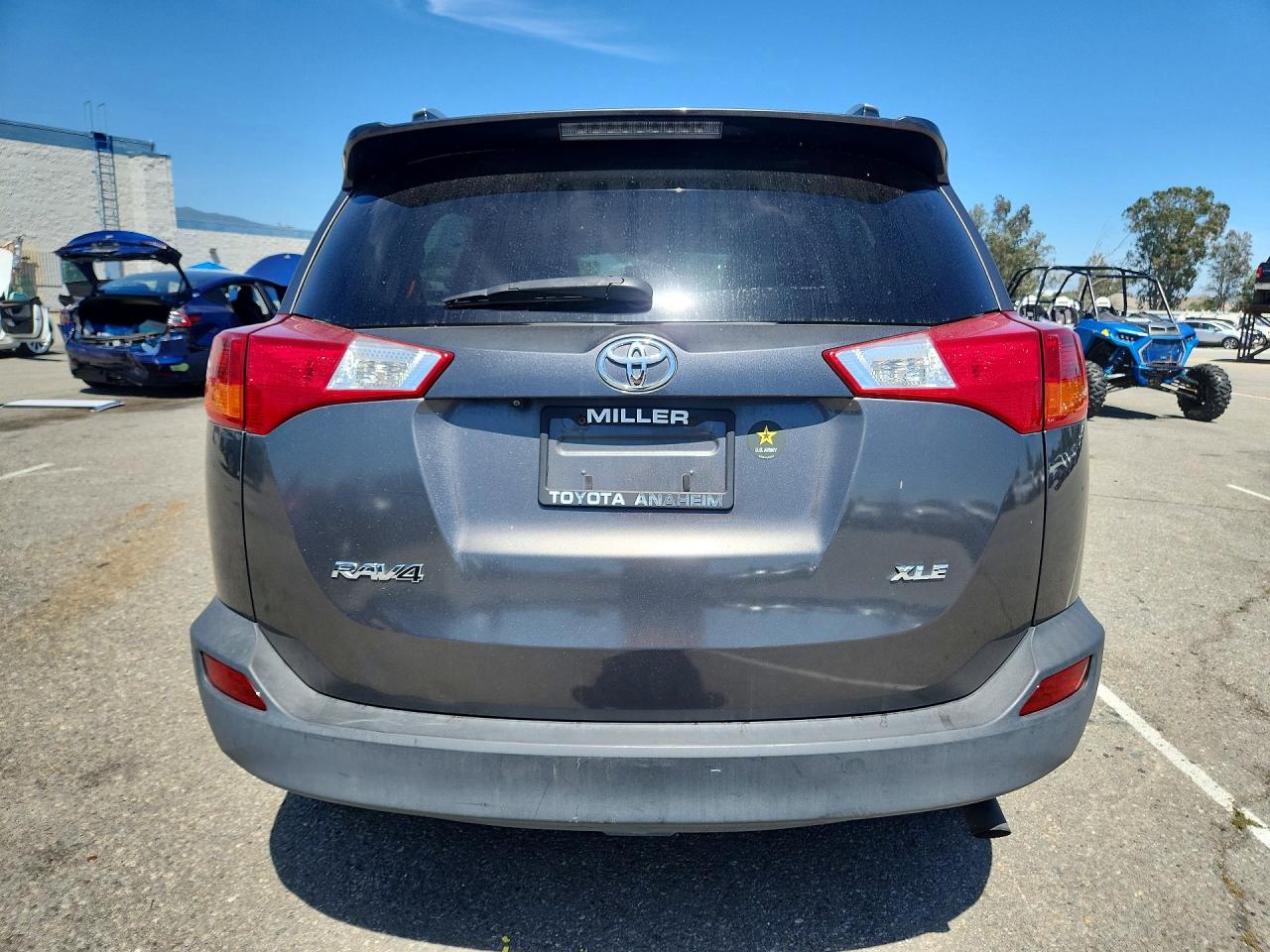 2015 TOYOTA RAV4 XLE photo 16