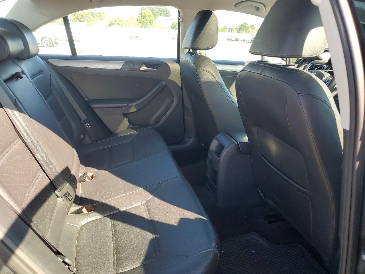 2018 VOLKSWAGEN JETTA SE photo 28
