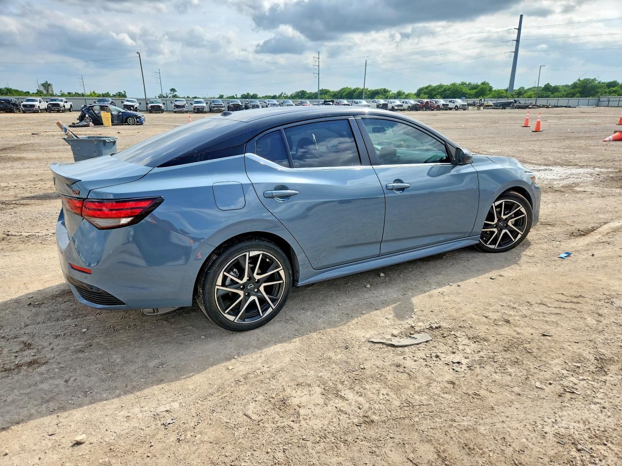 2025 NISSAN SENTRA SR photo 7