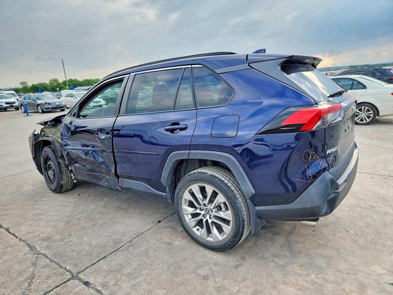 2021 TOYOTA RAV4 XLE PREMIUM photo 2