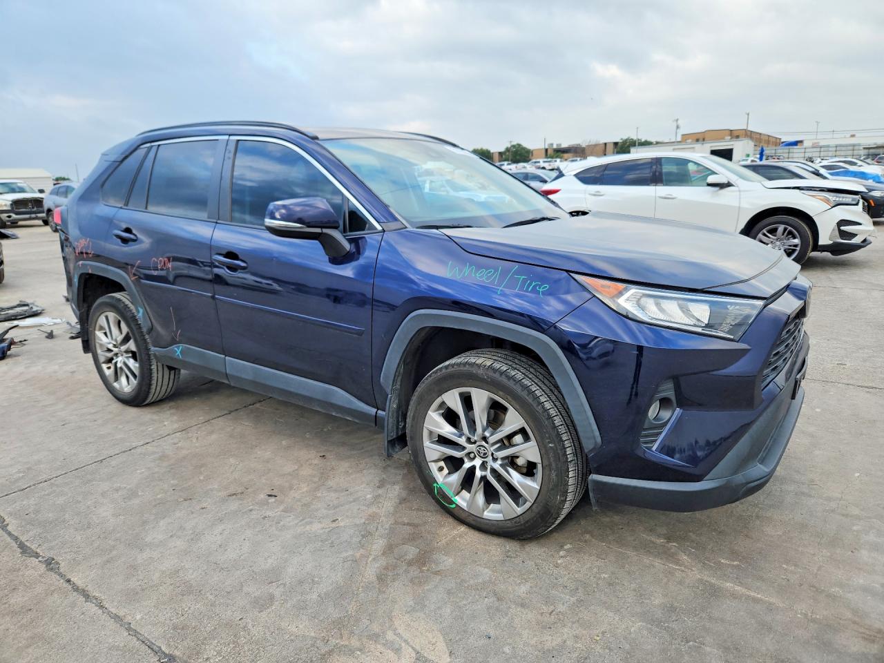 2021 TOYOTA RAV4 XLE PREMIUM photo 4