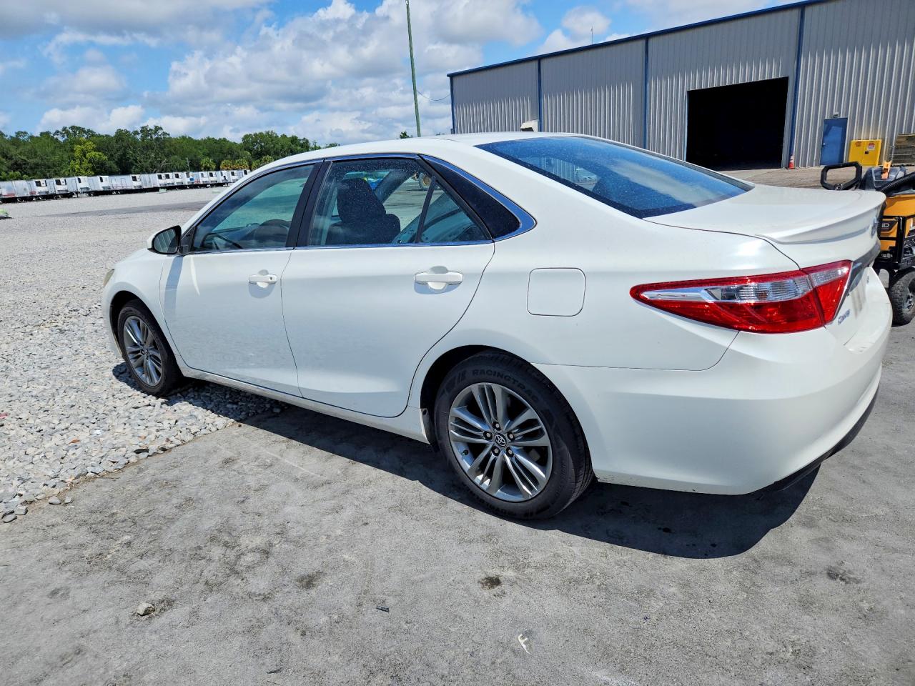 2016 TOYOTA CAMRY SE photo 2