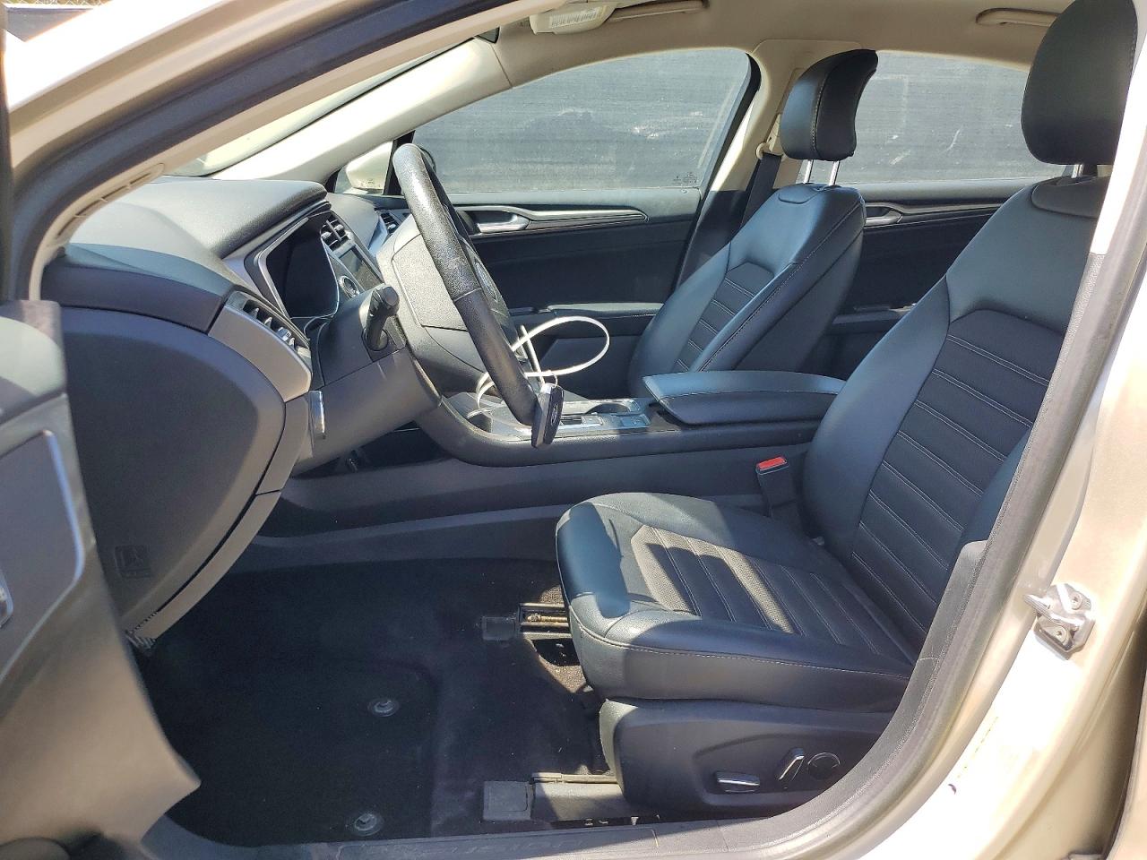 2017 FORD FUSION SE photo 13