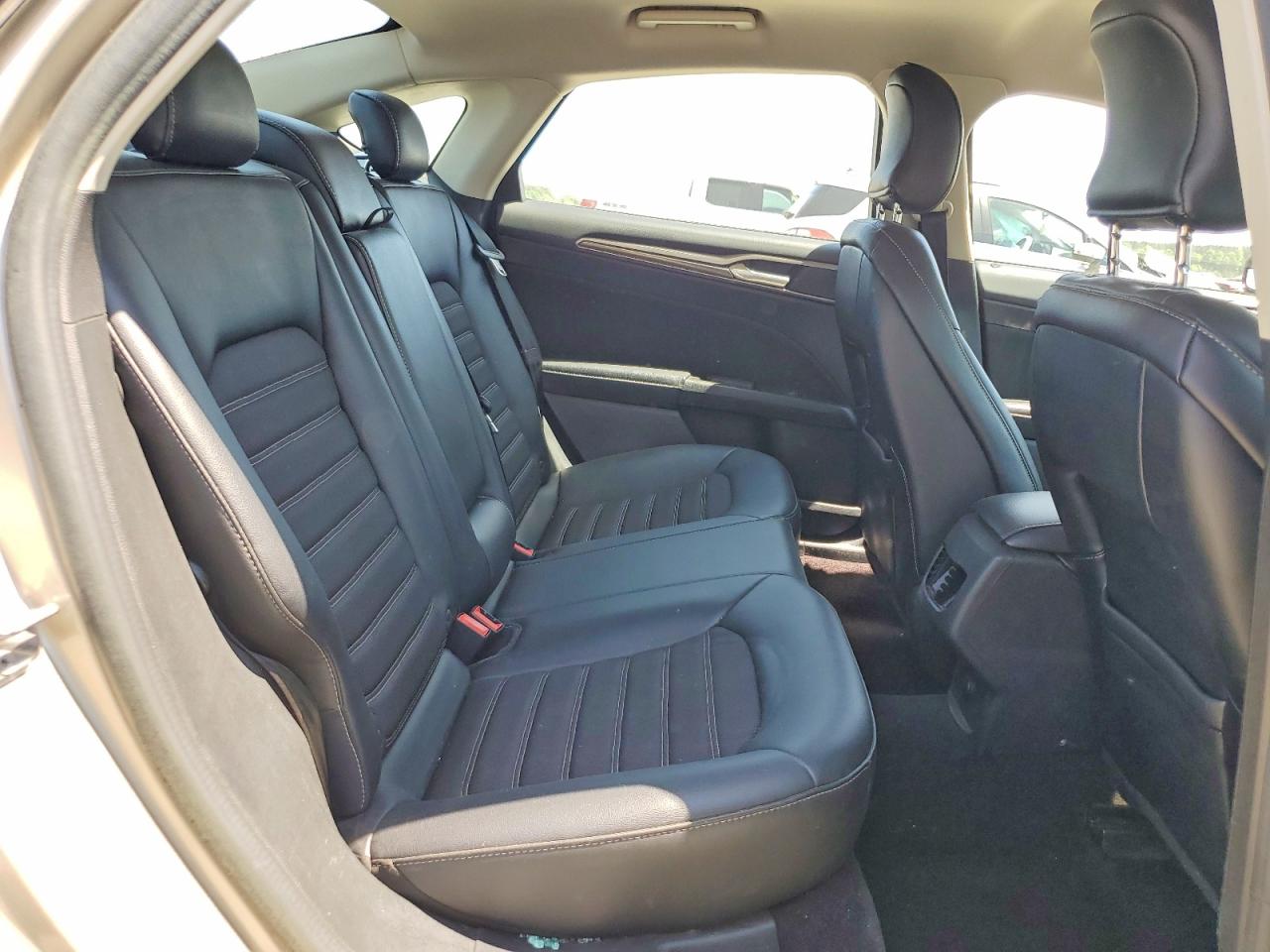 2017 FORD FUSION SE photo 19