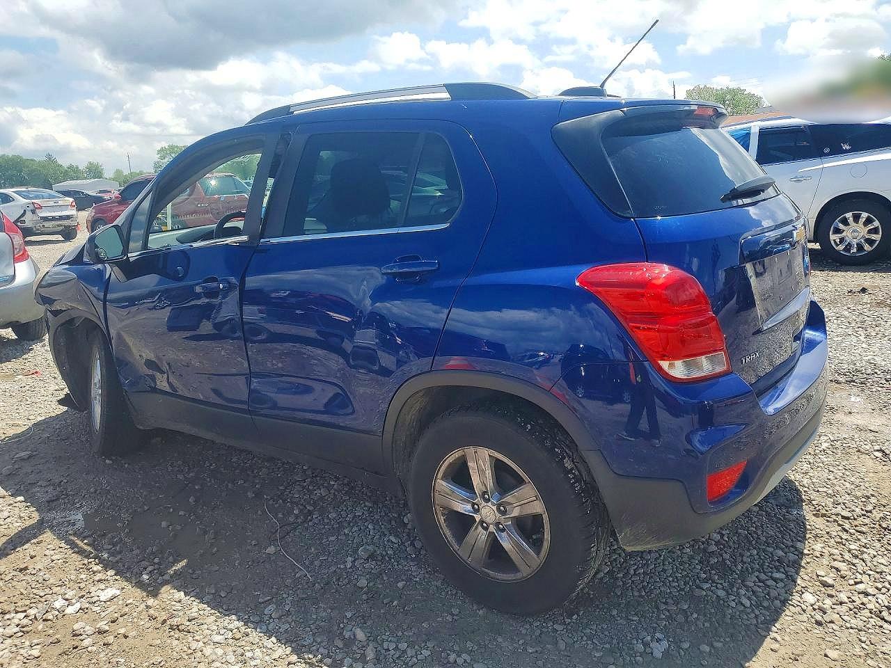 2017 CHEVROLET TRAX 1LT photo 2