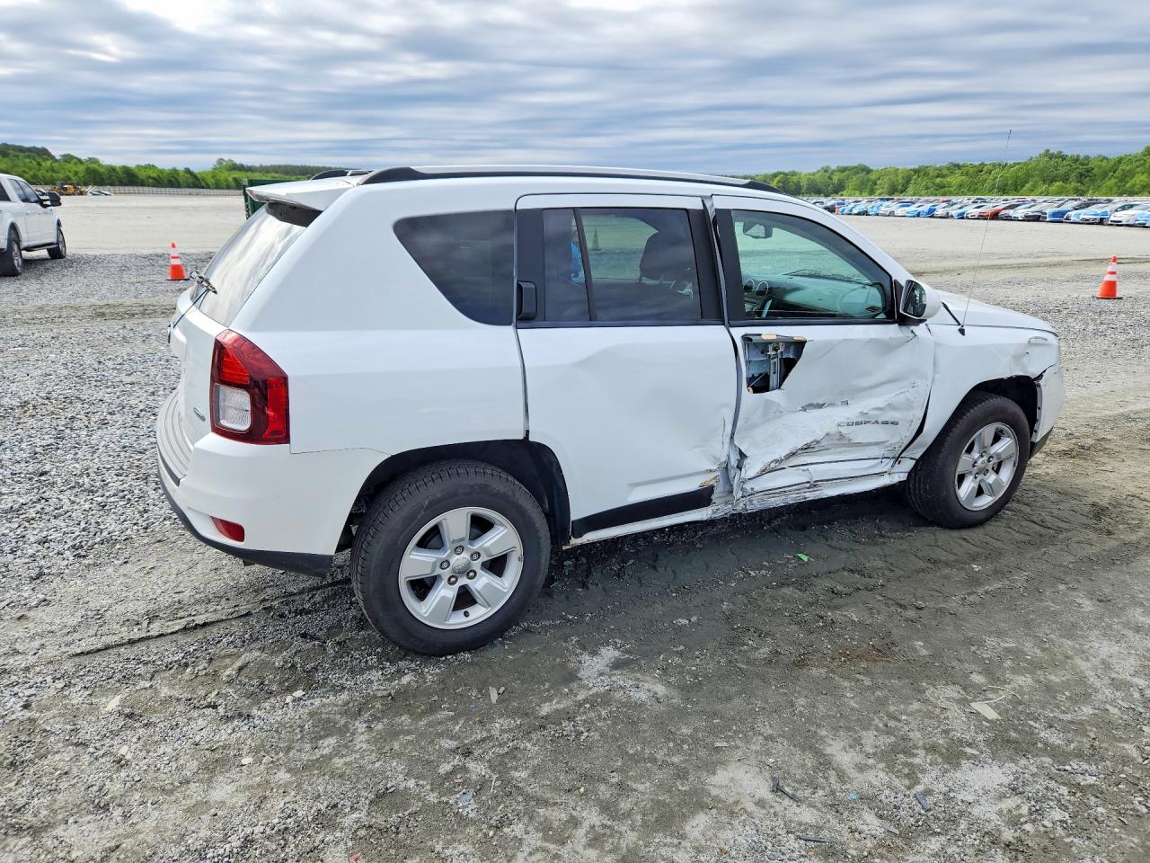 2017 JEEP COMPASS LATITUDE photo 3