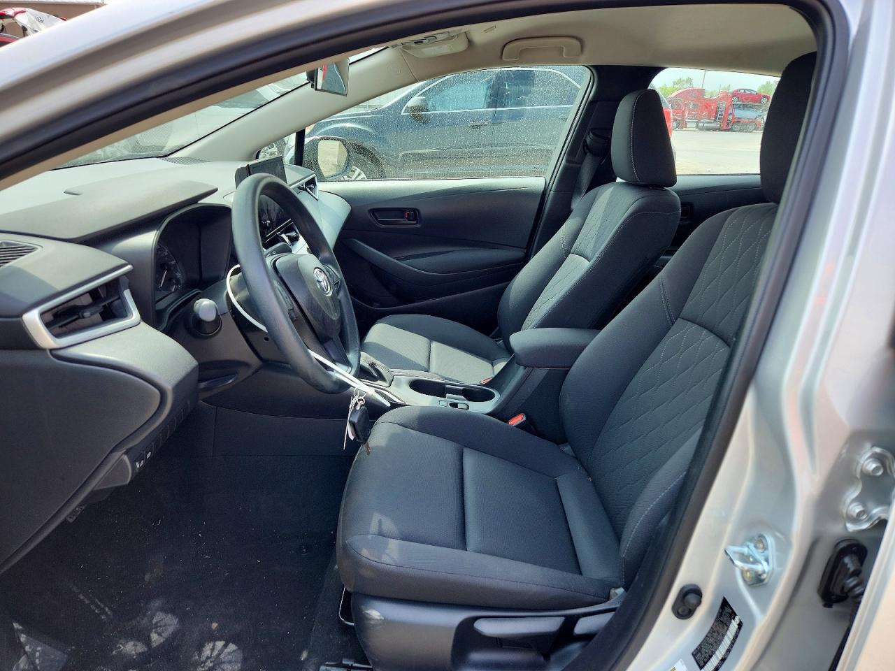 2025 TOYOTA COROLLA LE photo 19