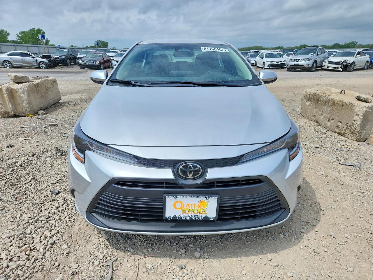 2025 TOYOTA COROLLA LE photo 13