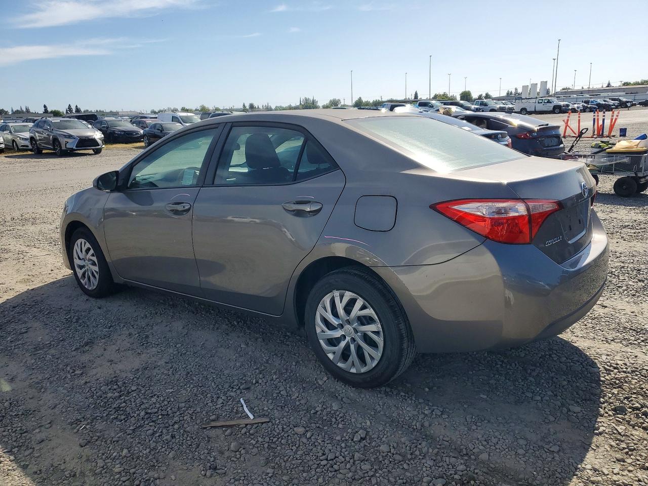2017 TOYOTA COROLLA LE photo 3