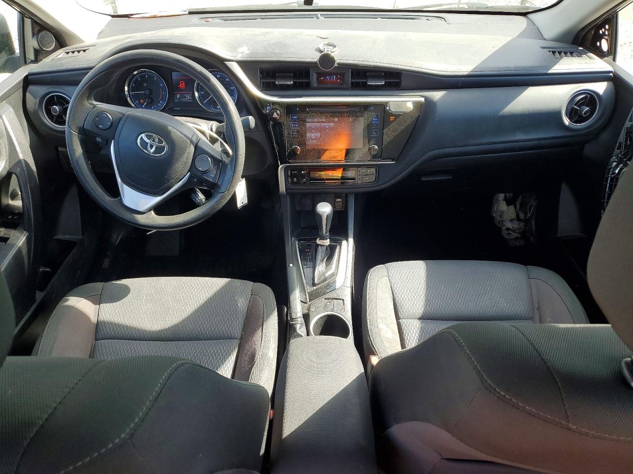 2017 TOYOTA COROLLA LE photo 15