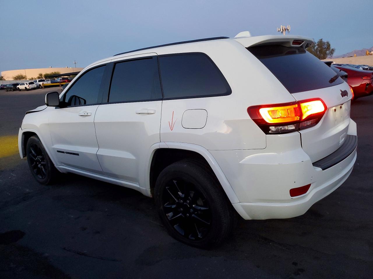 2018 JEEP GRAND CHEROKEE LAREDO photo 4