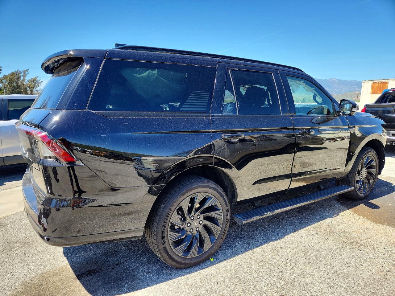 2025 LINCOLN NAVIGATOR RESERVE photo 5