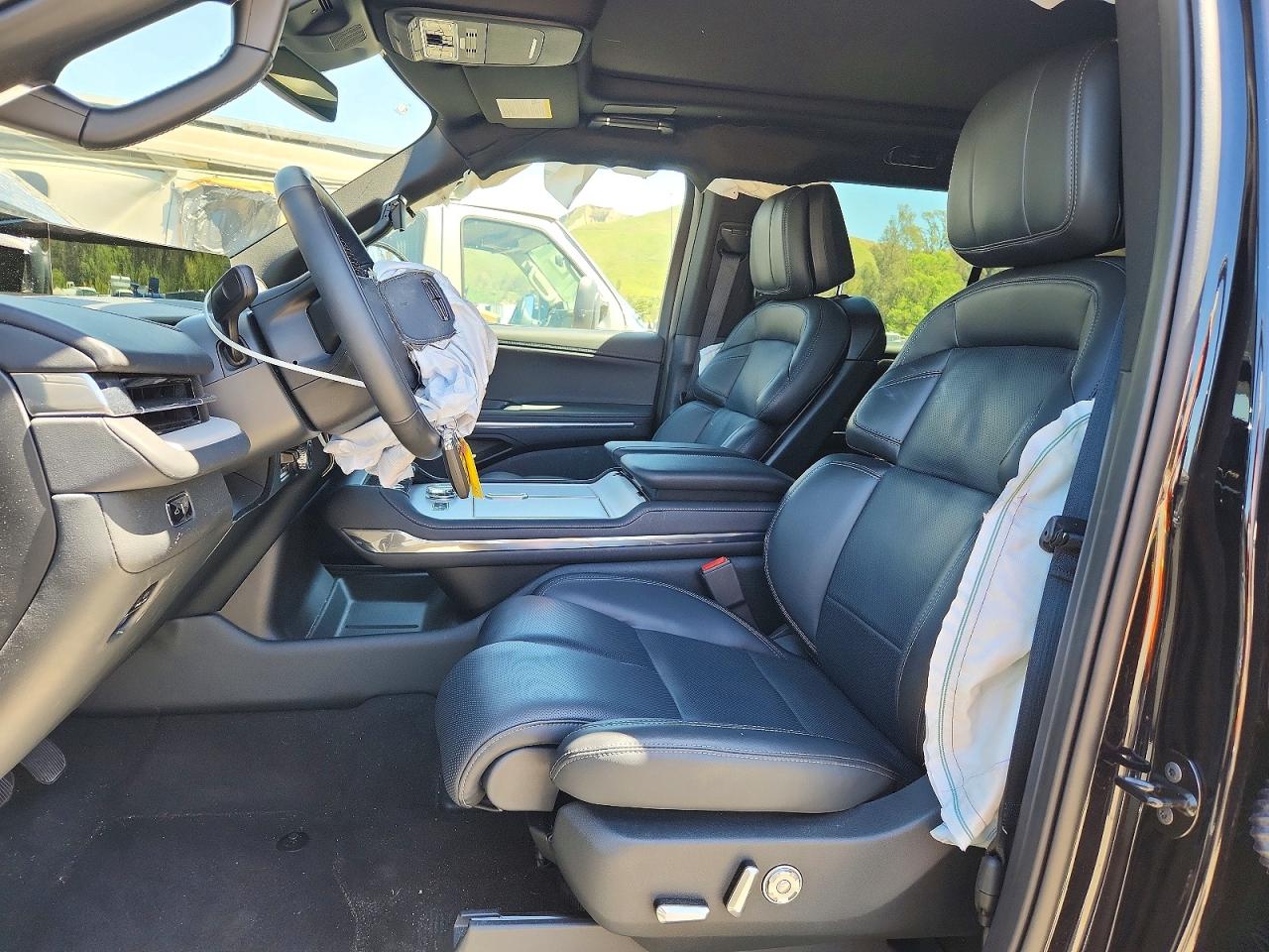 2025 LINCOLN NAVIGATOR RESERVE photo 13