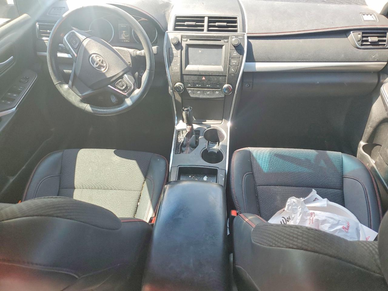 2017 TOYOTA CAMRY SE photo 22