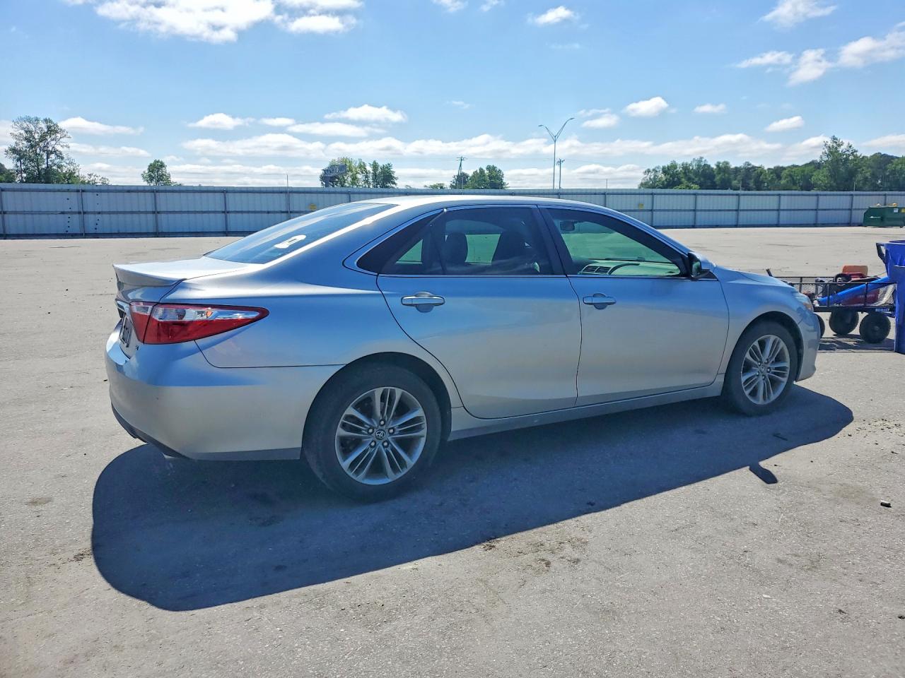 2017 TOYOTA CAMRY SE photo 7