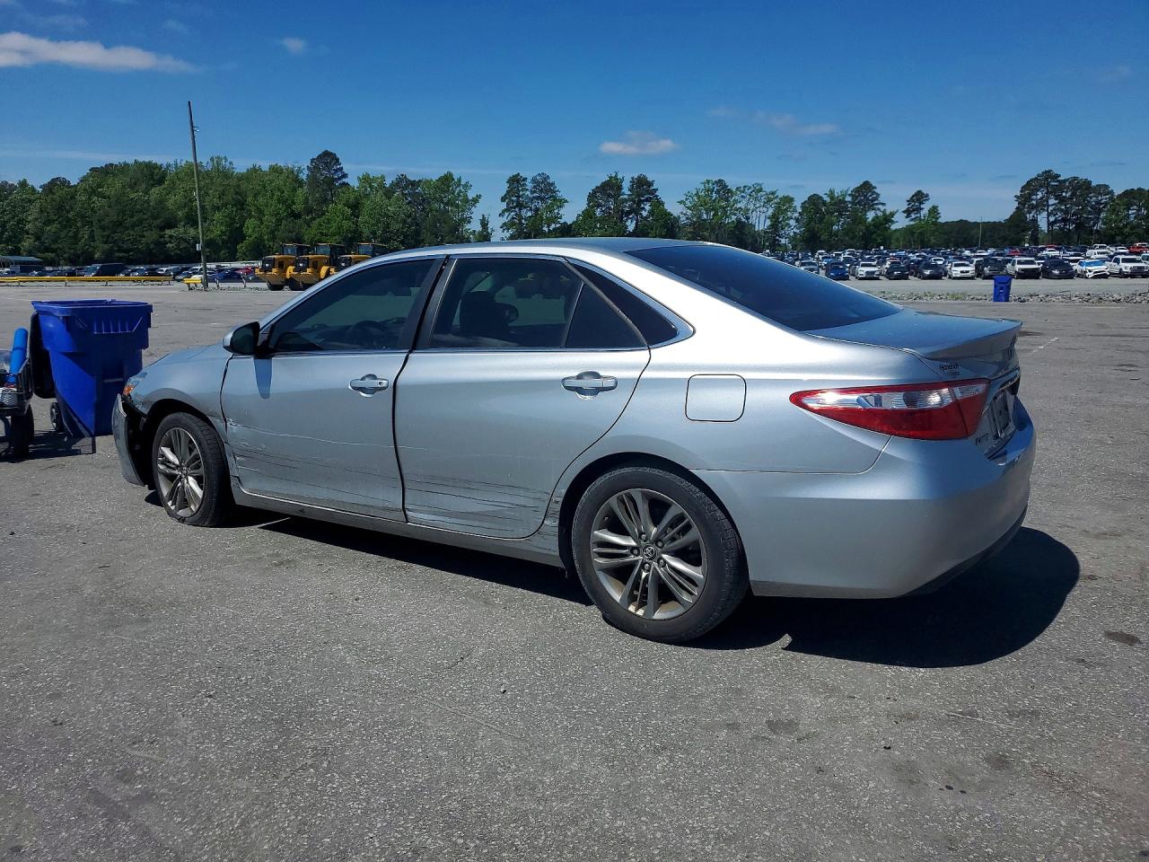 2017 TOYOTA CAMRY SE photo 4