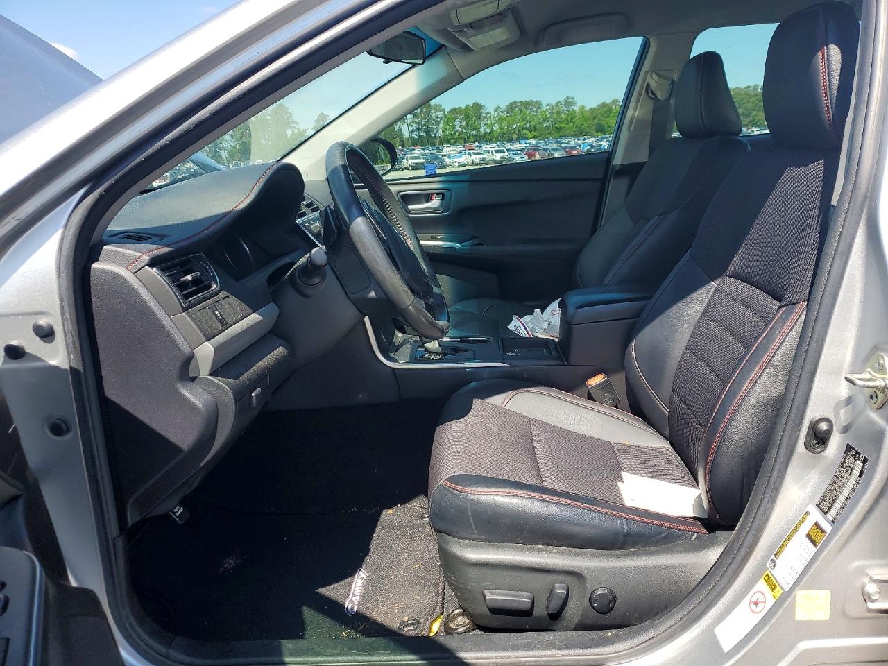 2017 TOYOTA CAMRY SE photo 19