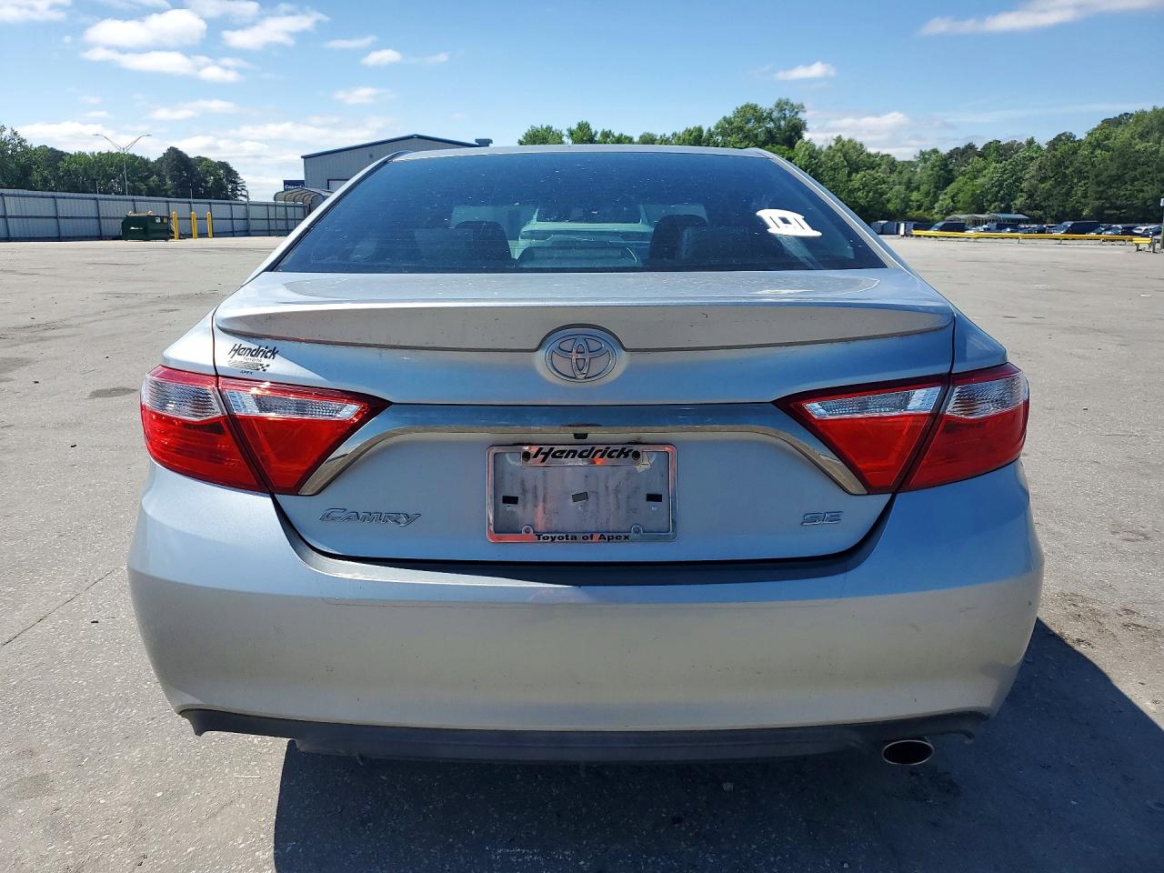 2017 TOYOTA CAMRY SE photo 16