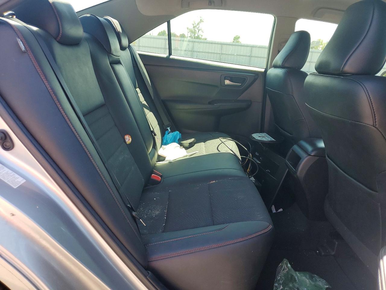 2017 TOYOTA CAMRY SE photo 28
