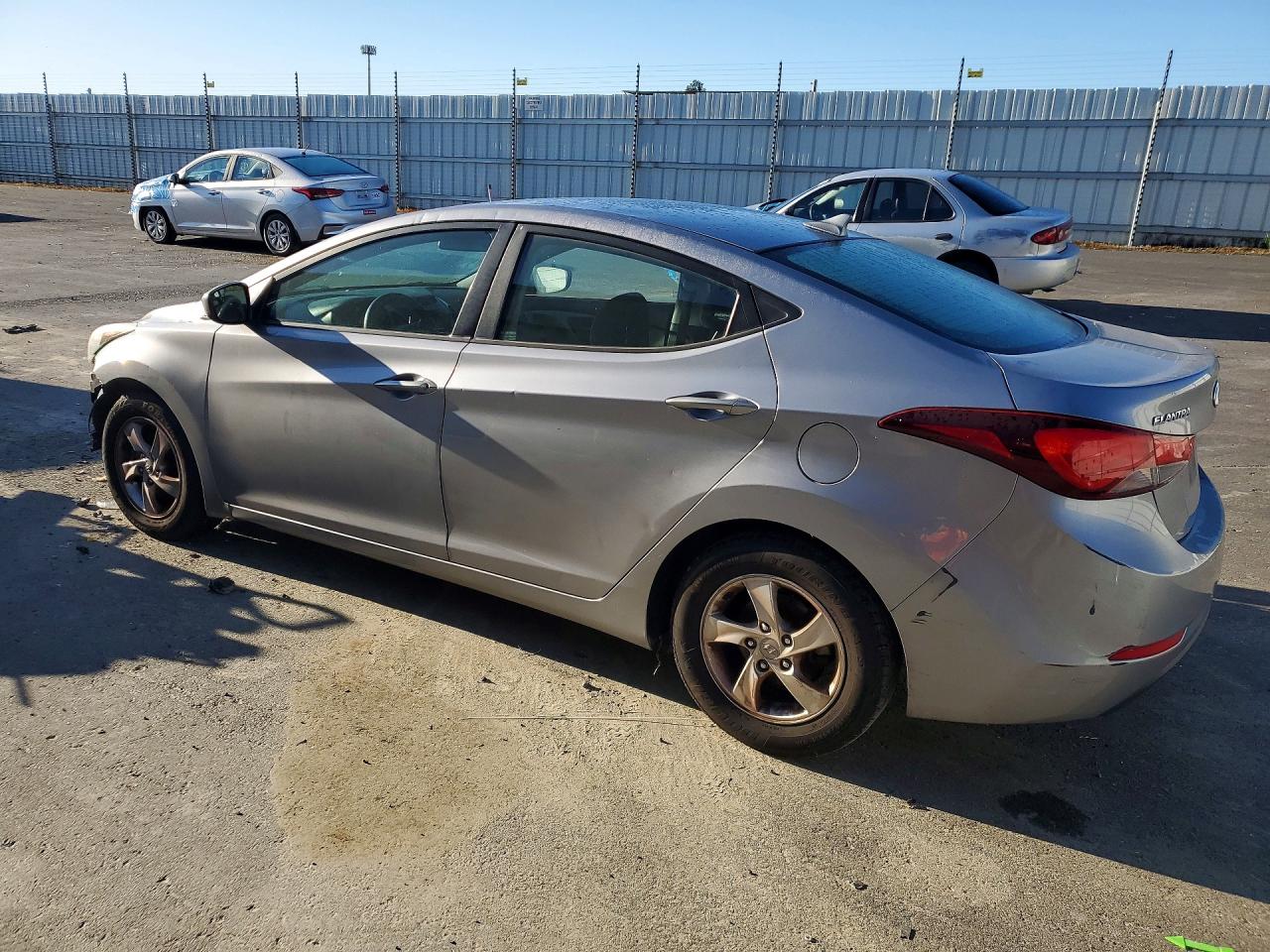 2015 HYUNDAI ELANTRA SE photo 3