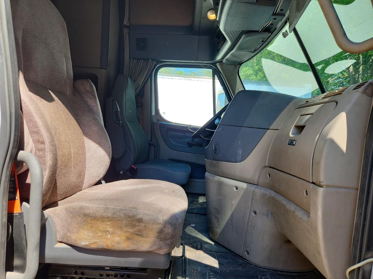 2016 FREIGHTLINER CASCADIA 125 SEMI TRUCK photo 5