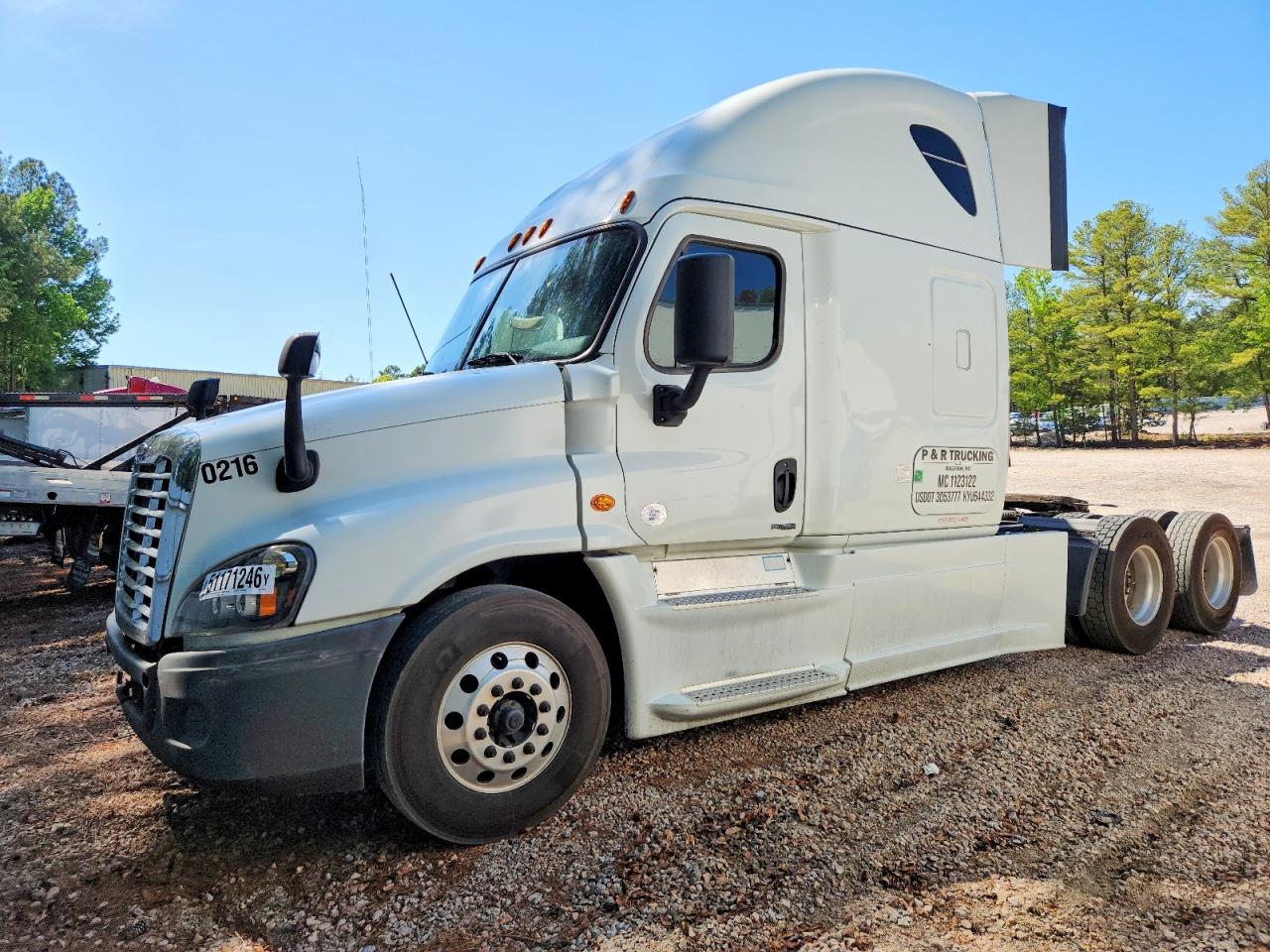 2016 FREIGHTLINER CASCADIA 125 SEMI TRUCK photo 2