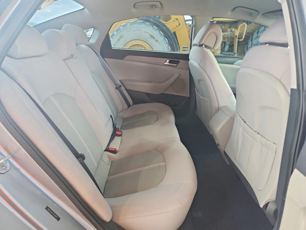 2017 HYUNDAI SONATA BASE photo 19