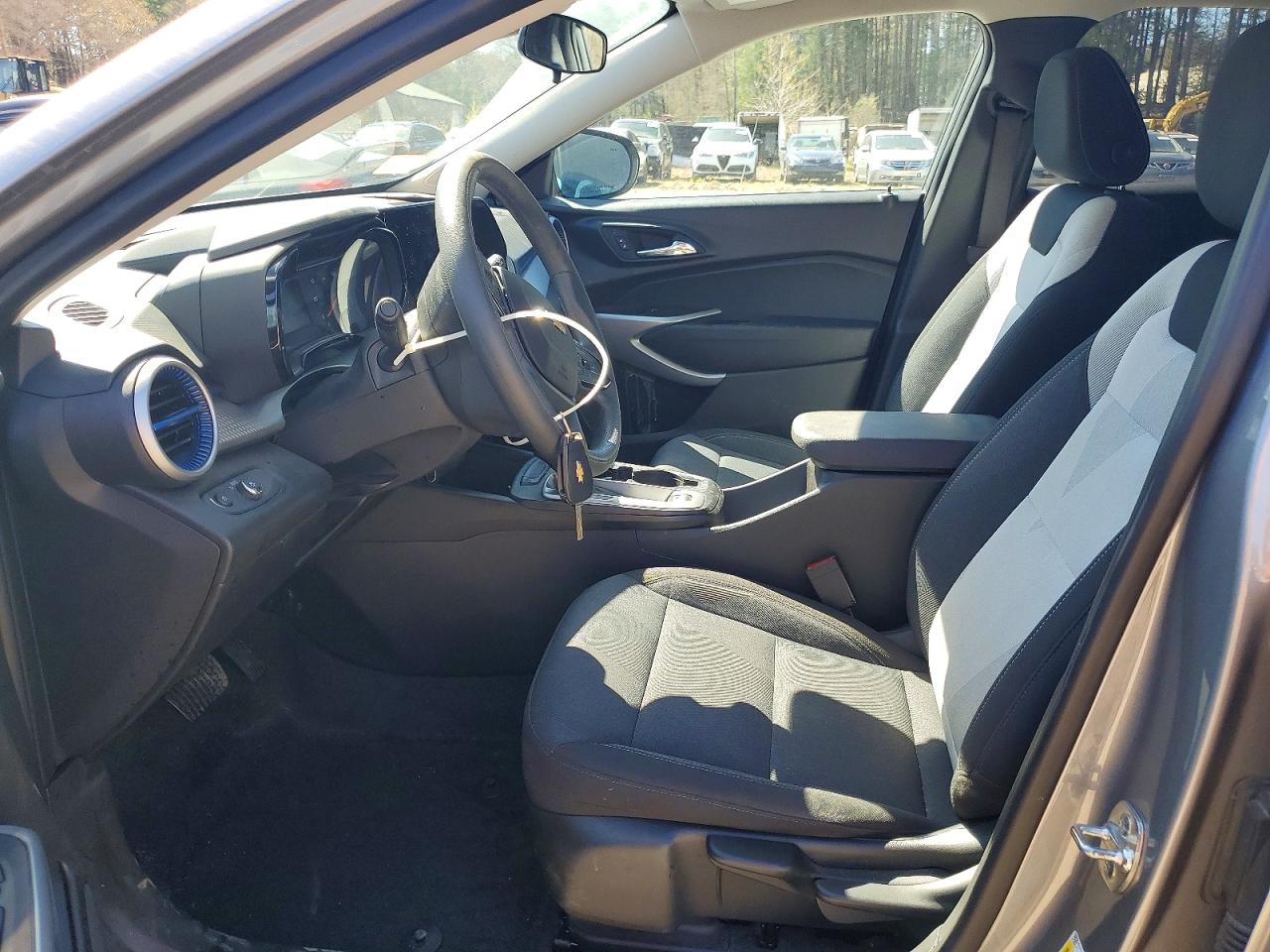 2025 CHEVROLET TRAX LS photo 13