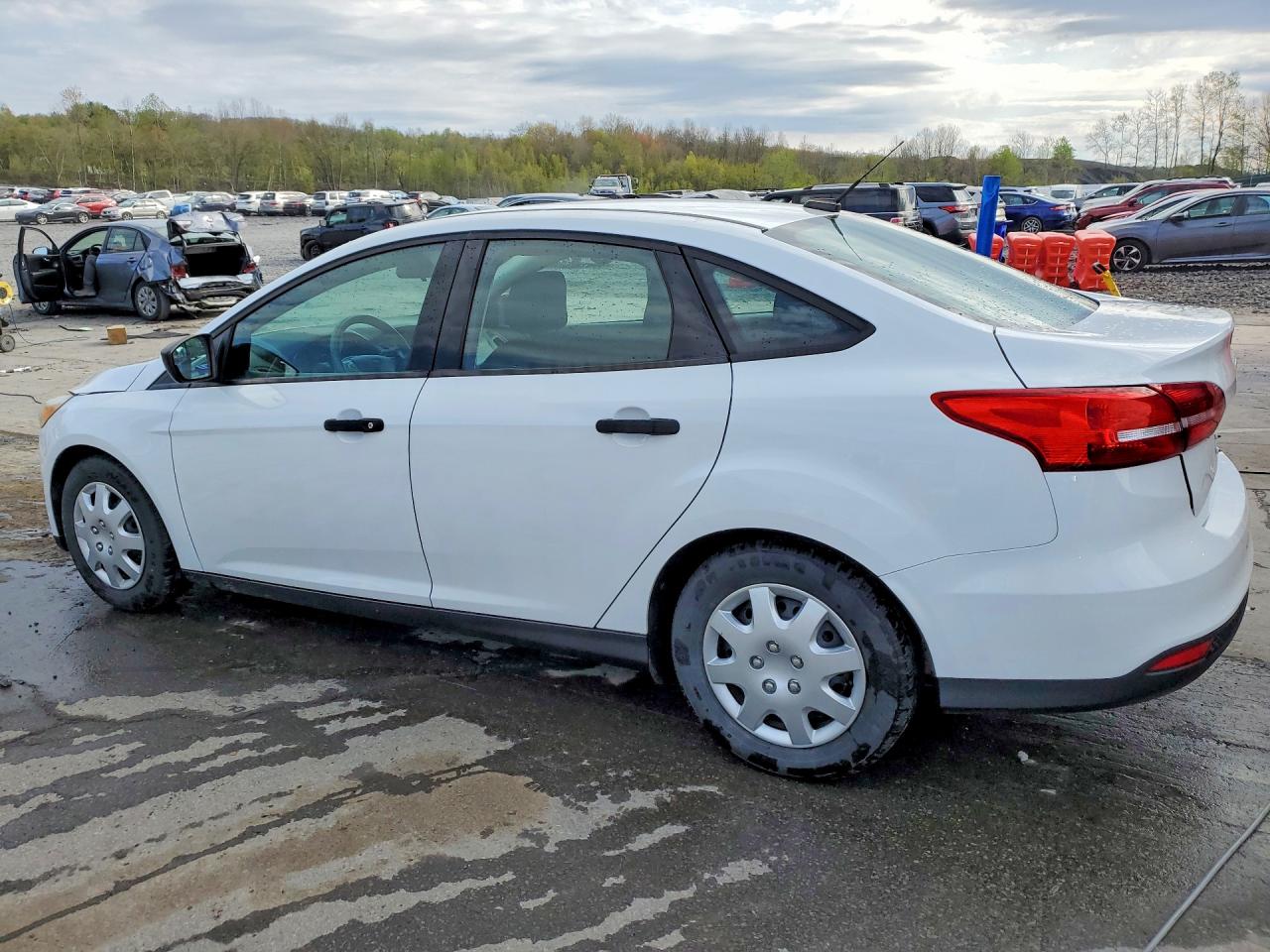 2017 FORD FOCUS S photo 4