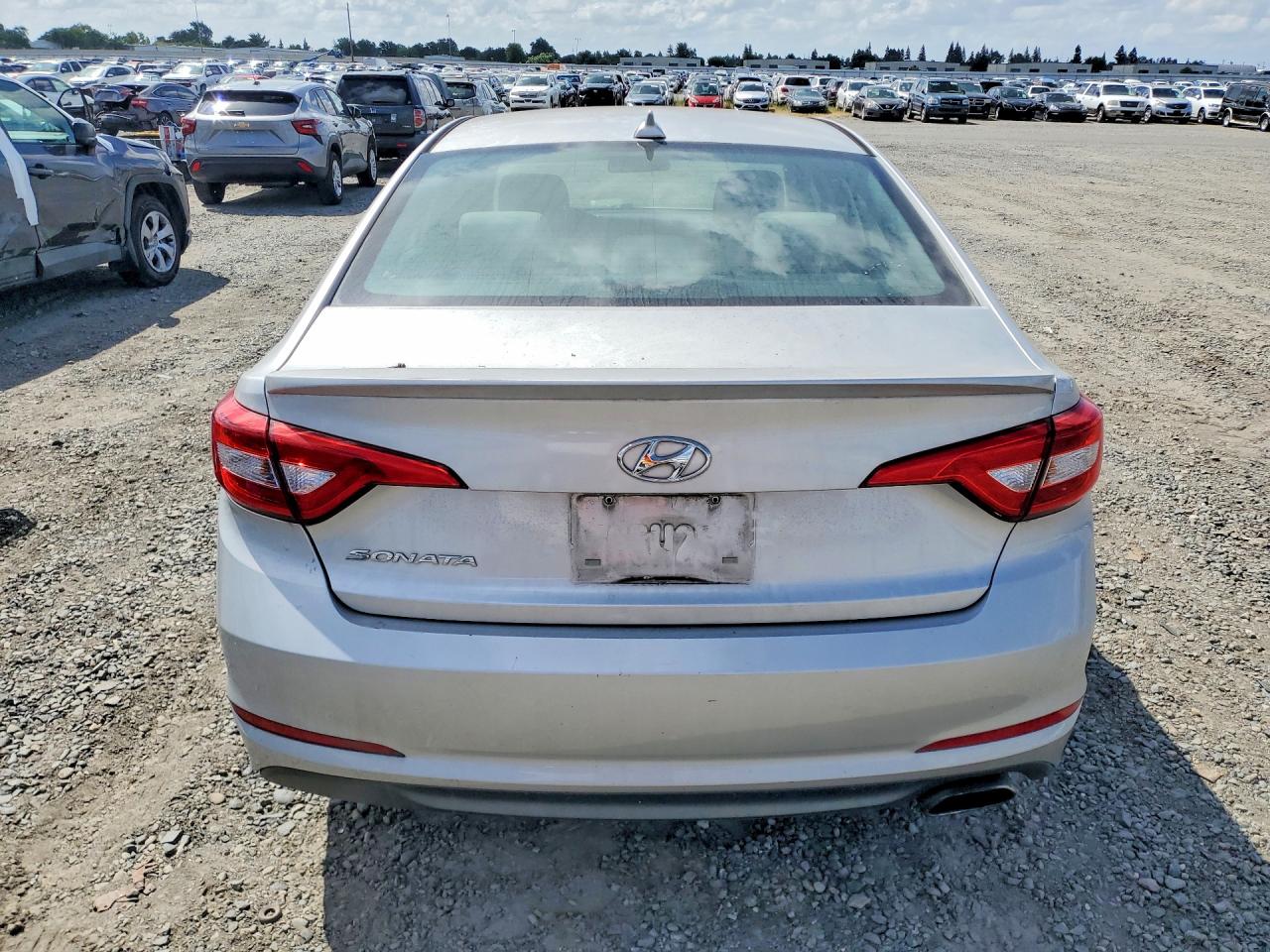 2015 HYUNDAI SONATA SE photo 11