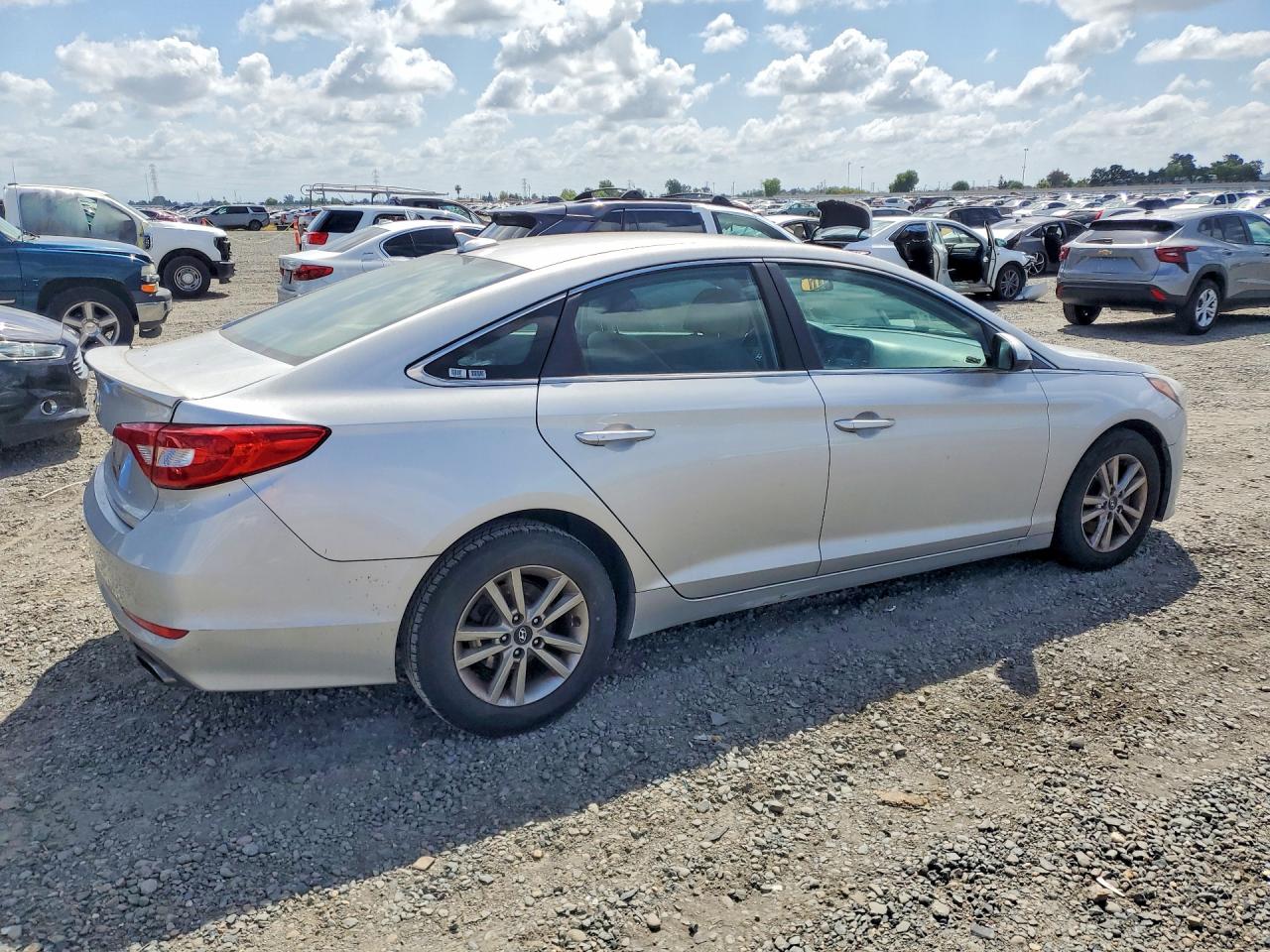 2015 HYUNDAI SONATA SE photo 5