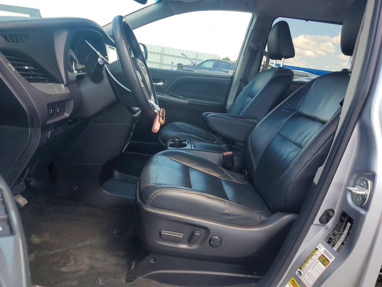 2015 TOYOTA SIENNA SPORT photo 13