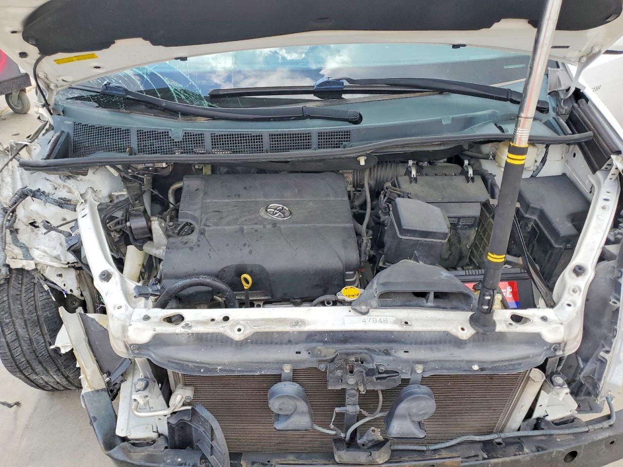 2013 TOYOTA SIENNA XLE 8-PASSENGER photo 34