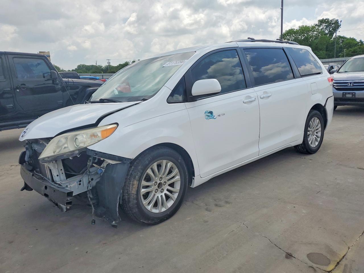 2013 TOYOTA SIENNA