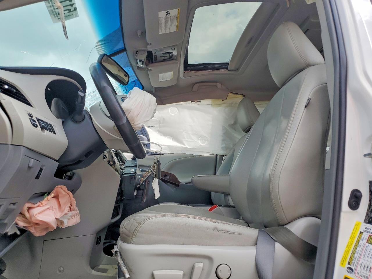 2013 TOYOTA SIENNA XLE 8-PASSENGER photo 19