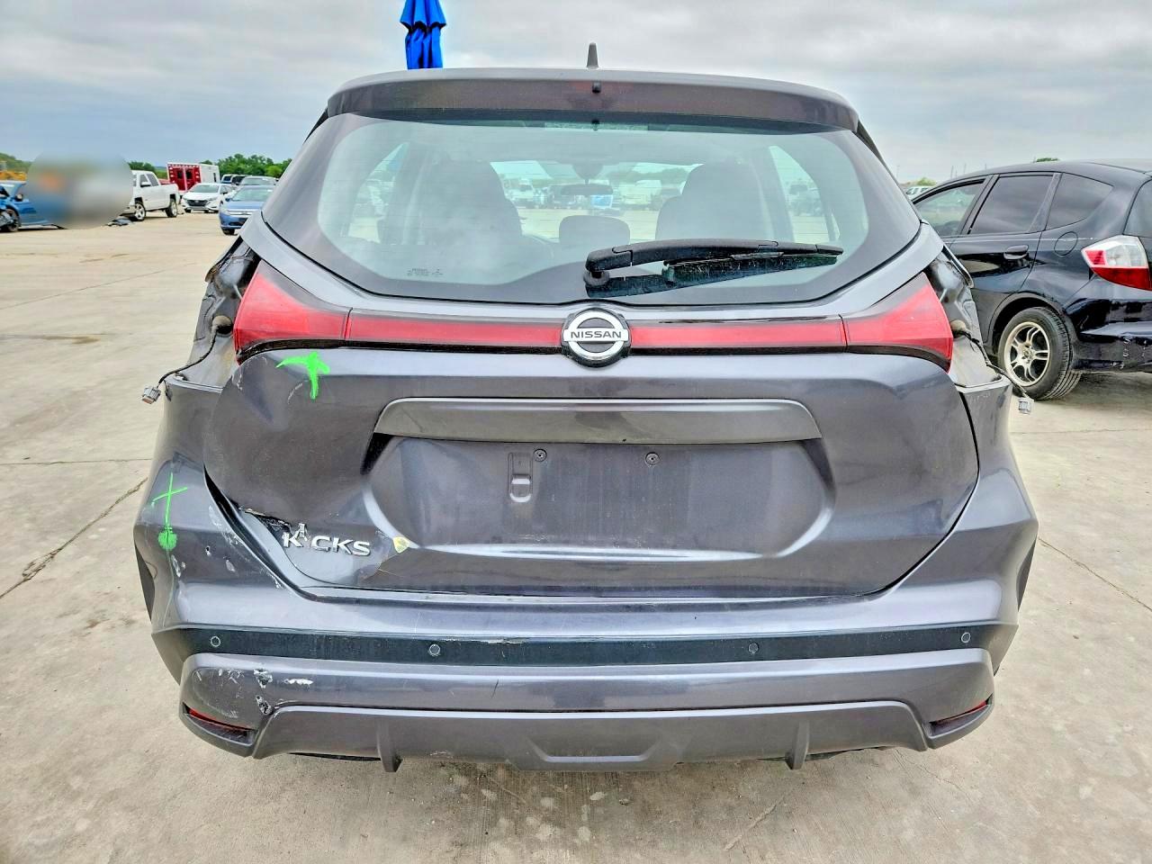 2021 NISSAN KICKS photo 11