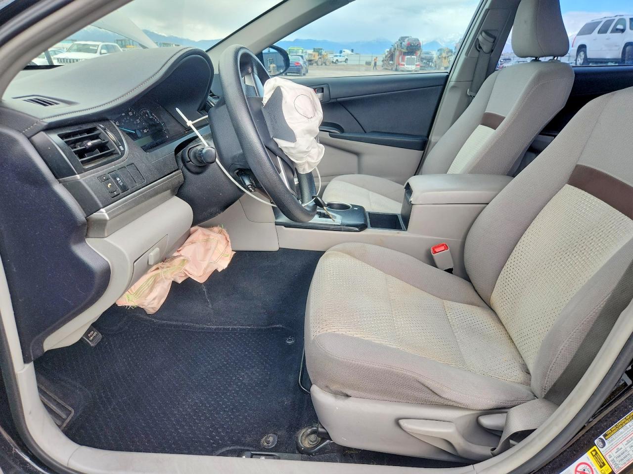 2012 TOYOTA CAMRY L photo 13