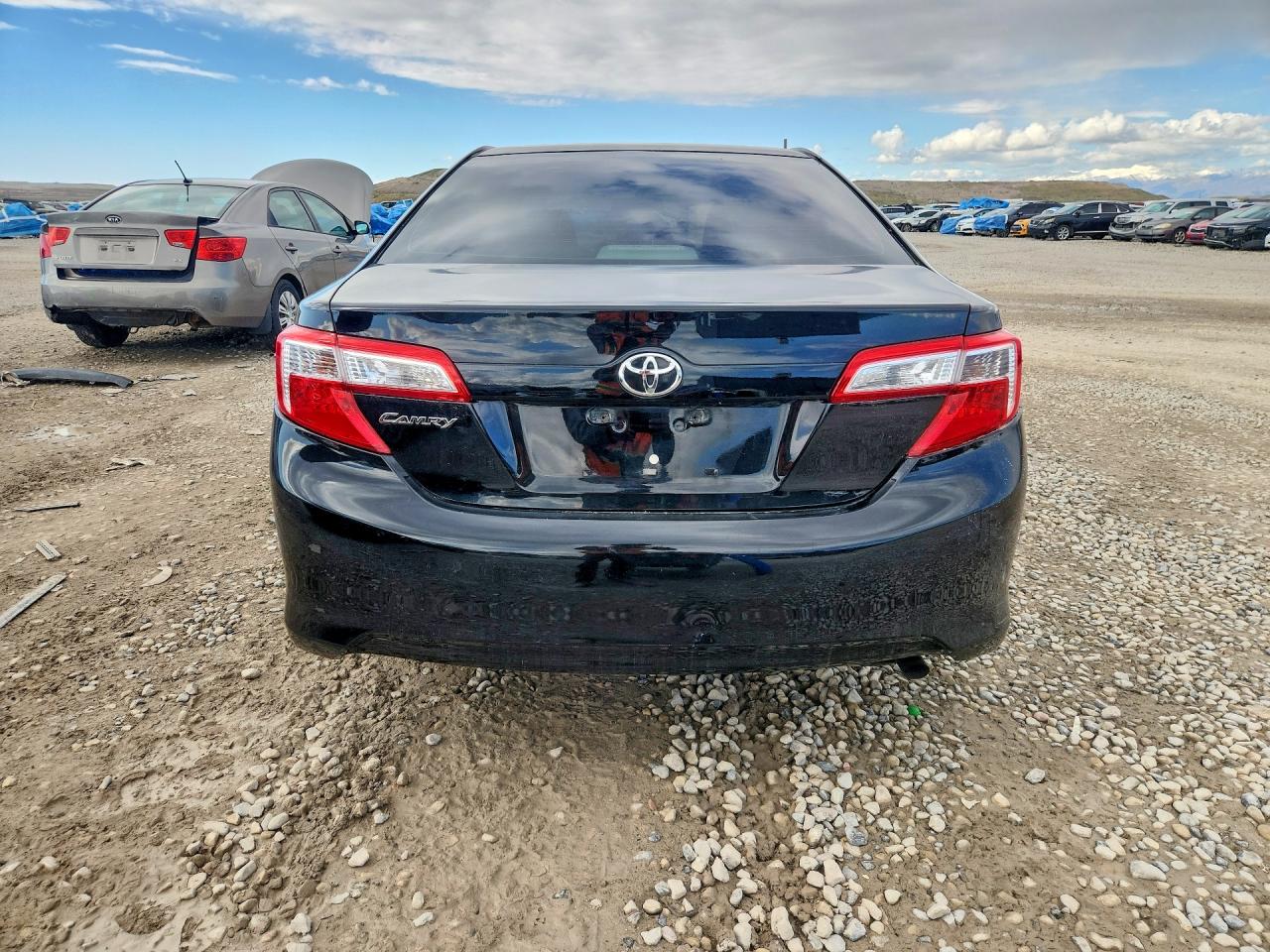 2012 TOYOTA CAMRY L photo 11