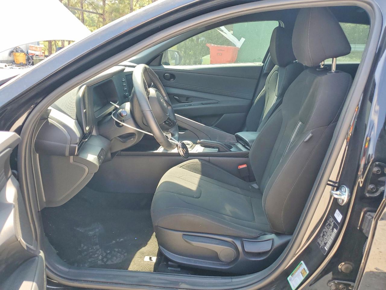2025 HYUNDAI ELANTRA SEL SPORT photo 13
