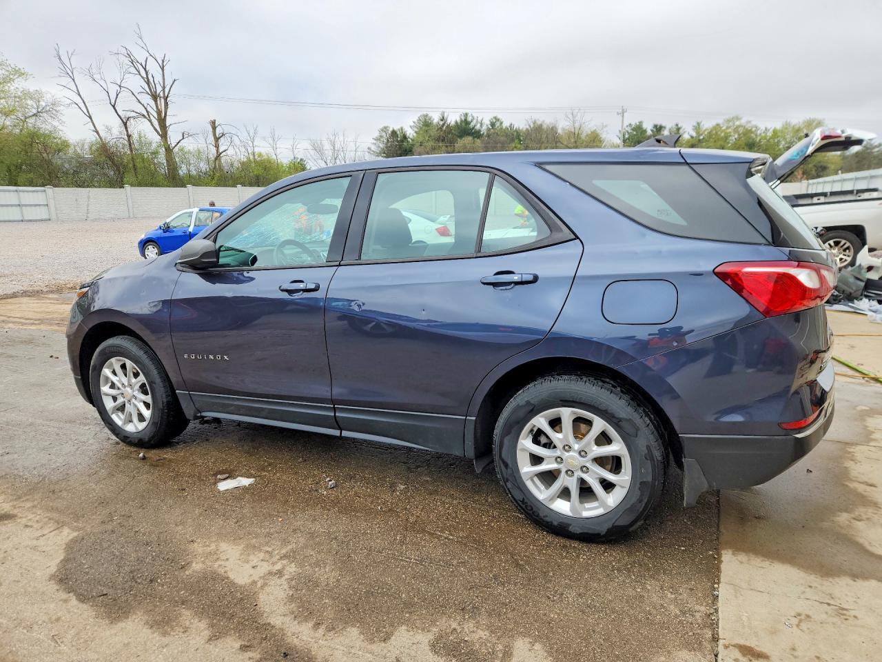 2018 CHEVROLET EQUINOX LS photo 2