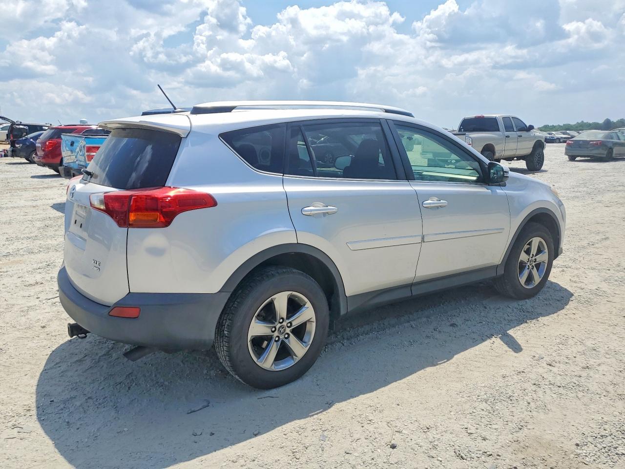 2015 TOYOTA RAV4 photo 7