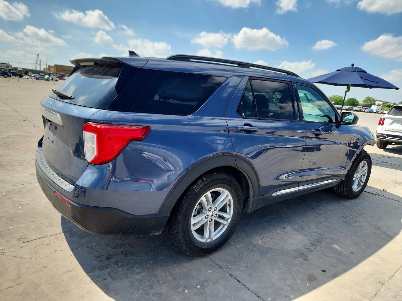 2021 FORD EXPLORER XLT photo 5
