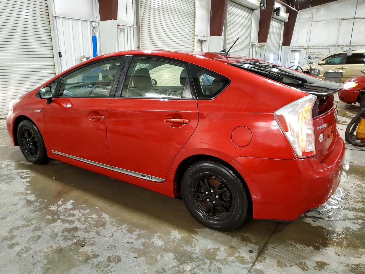 2013 TOYOTA PRIUS THREE photo 4