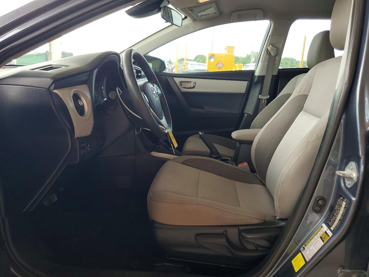 2017 TOYOTA COROLLA LE photo 13