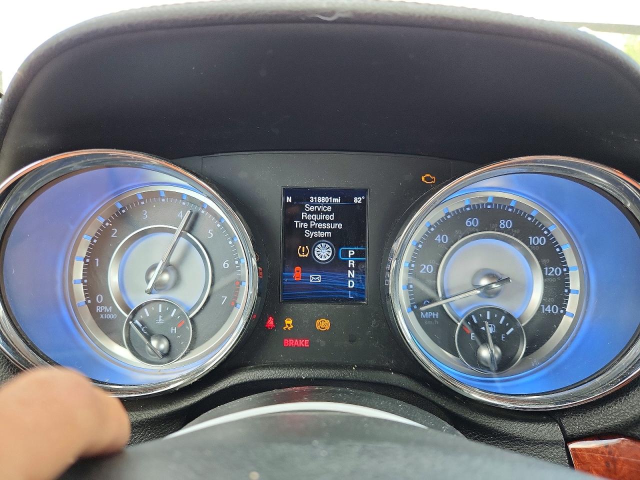 2014 CHRYSLER 300 photo 25
