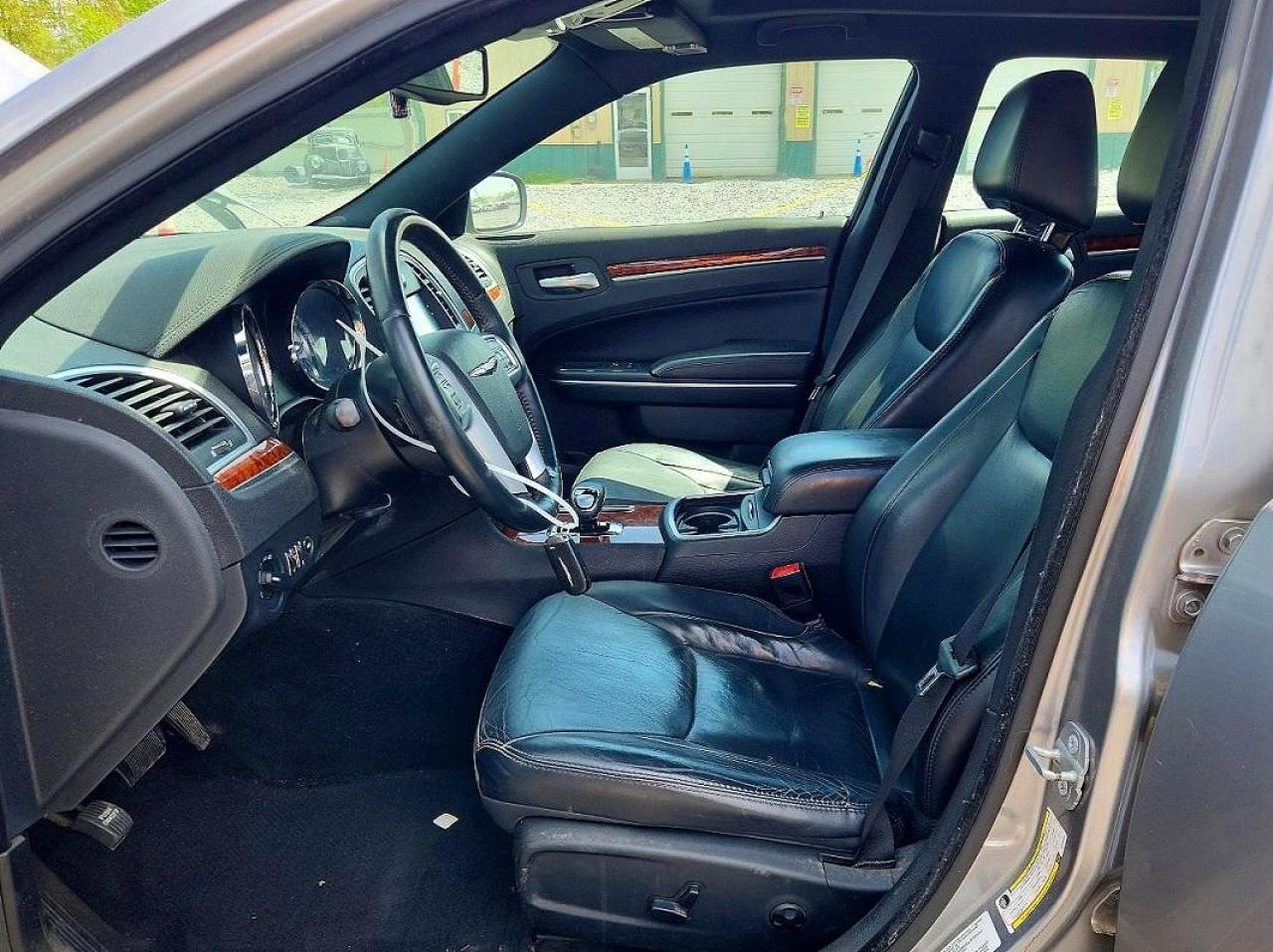 2014 CHRYSLER 300 photo 19