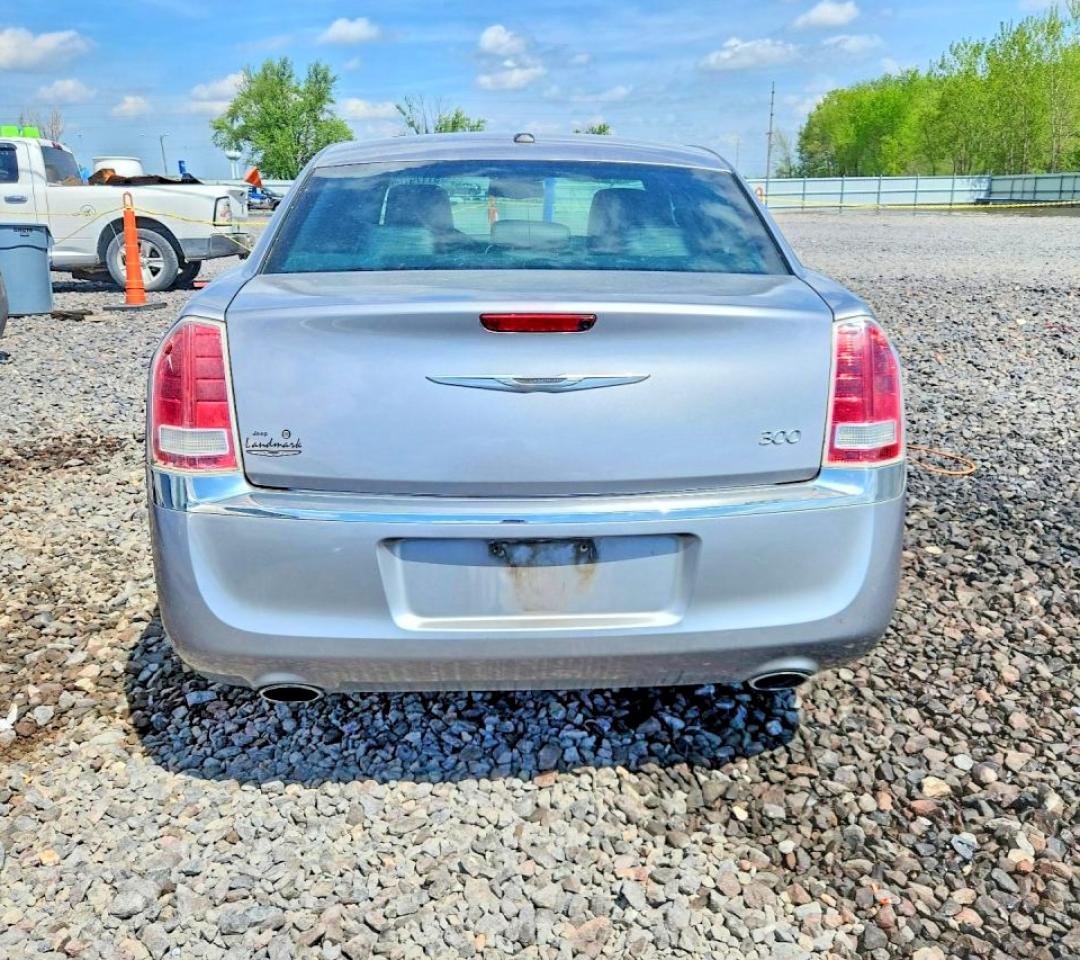 2014 CHRYSLER 300 photo 16