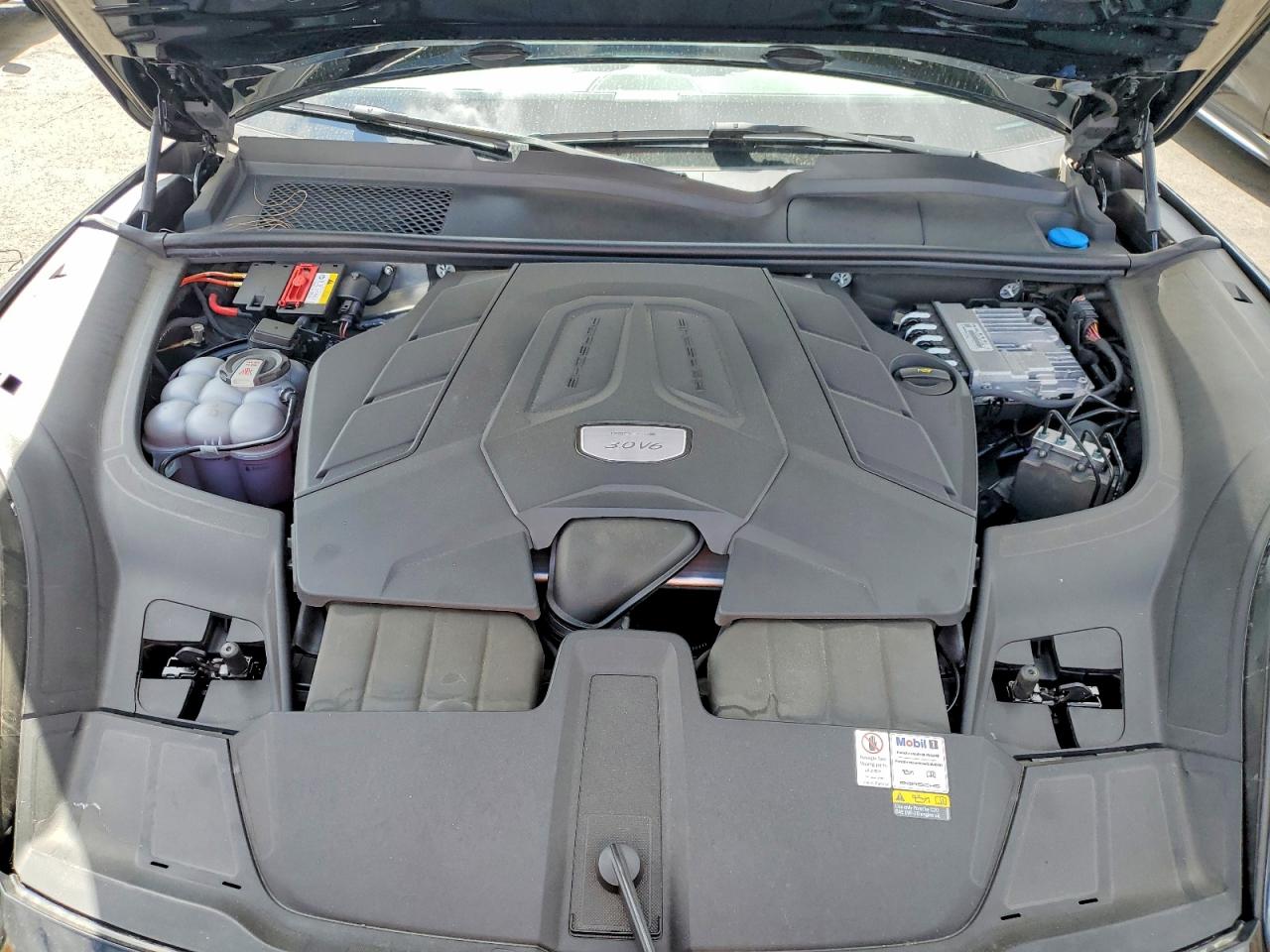 2022 PORSCHE CAYENNE photo 23